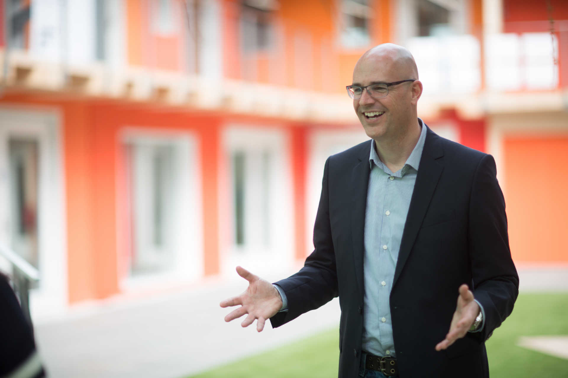 Claude Volery donne une formation vente à la Blue Factory de Fribourg.