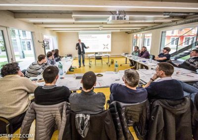 Des créateurs de startups en formation vente avec Plus Sept et Claude Volery